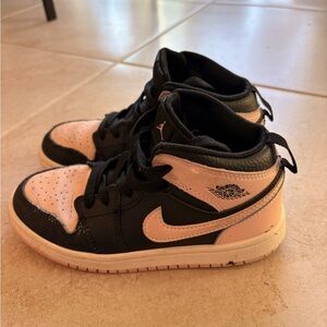 Air Jordan Nike Kids Black and Pink Sneakers size 2.5 Y